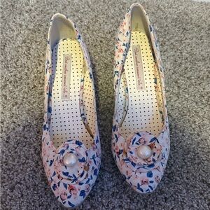B.A.I.T floral heels size 8